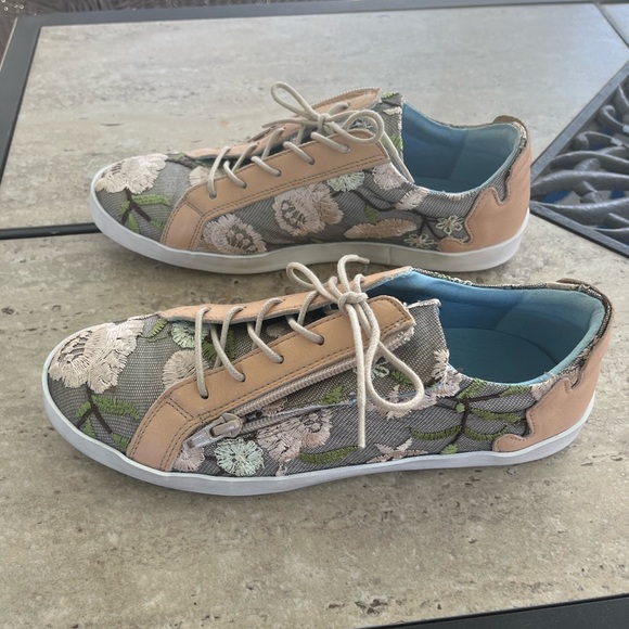 Cloud Sneakers - Picture 3 of 8